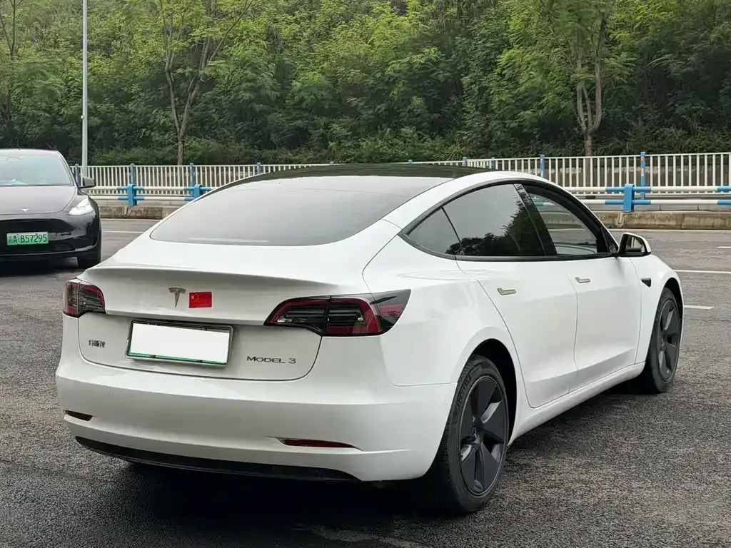 Tesla Model 3 — фото 7