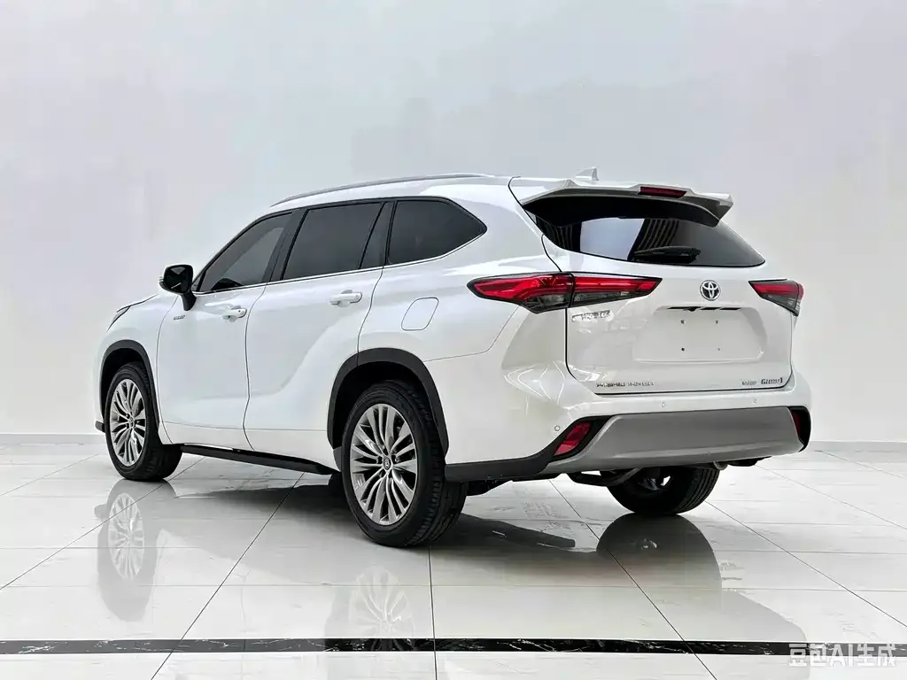Toyota Highlander — фото 7