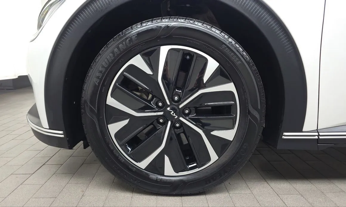 Kia EV6 — фото 8