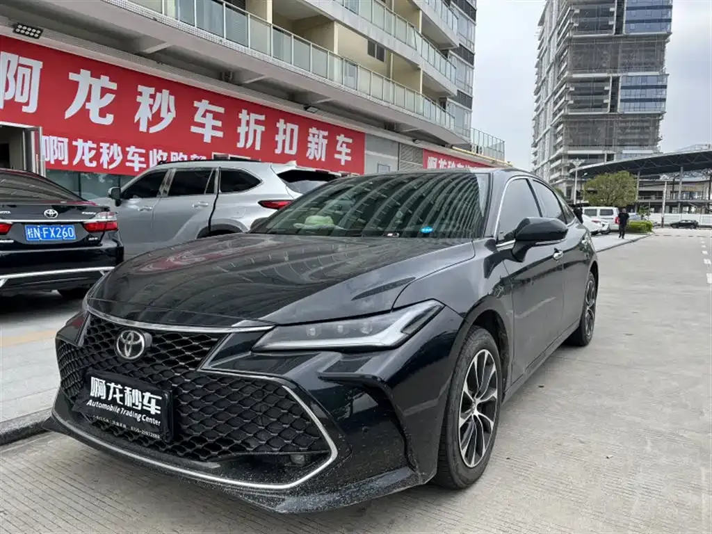 Toyota Avalon — фото 1
