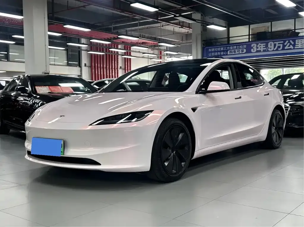 Tesla Model 3 — фото 1