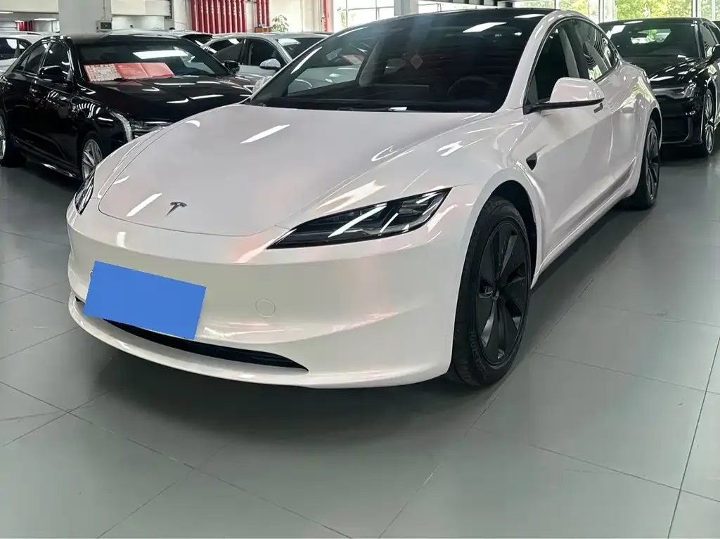 Tesla Model 3 — фото 9