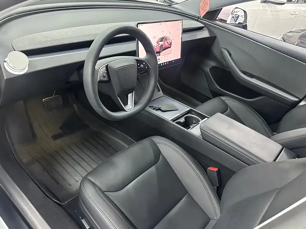 Tesla Model 3 — фото 10