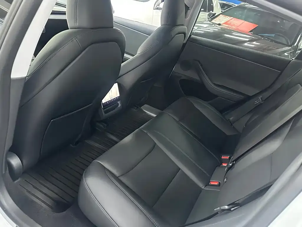 Tesla Model 3 — фото 6