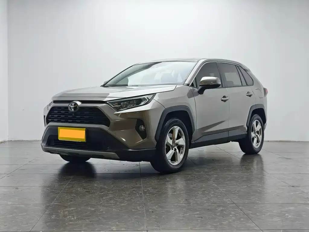 Toyota RAV4 — фото 1