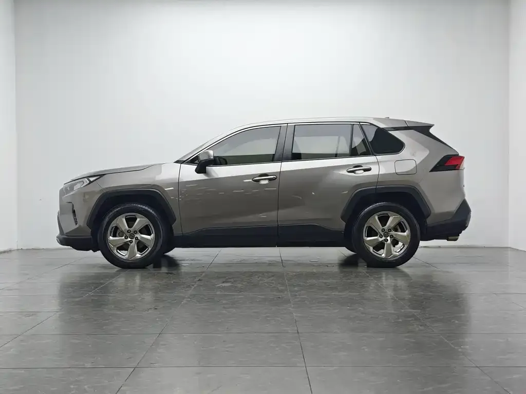Toyota RAV4 — фото 7