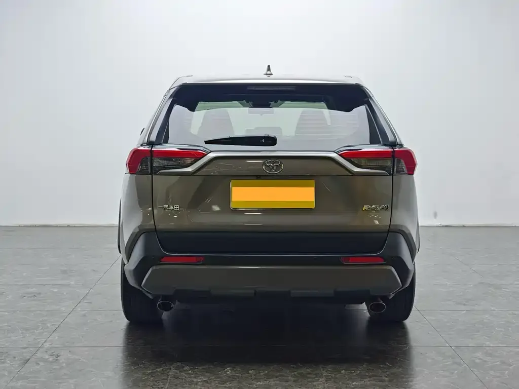 Toyota RAV4 — фото 9