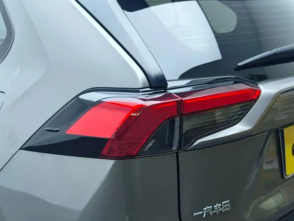 Toyota RAV4 — фото 3
