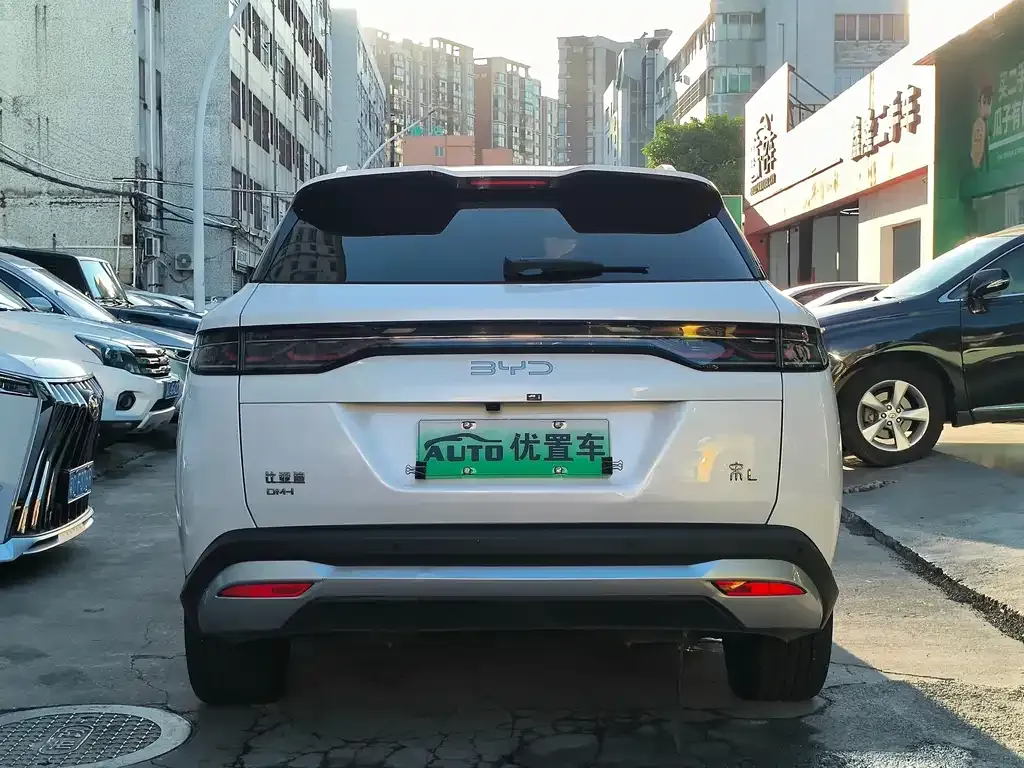 BYD L DM-i — фото 9