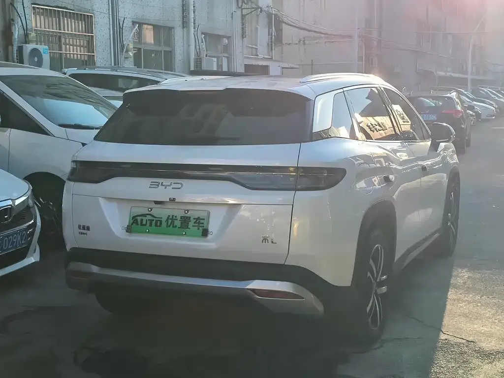 BYD L DM-i — фото 4