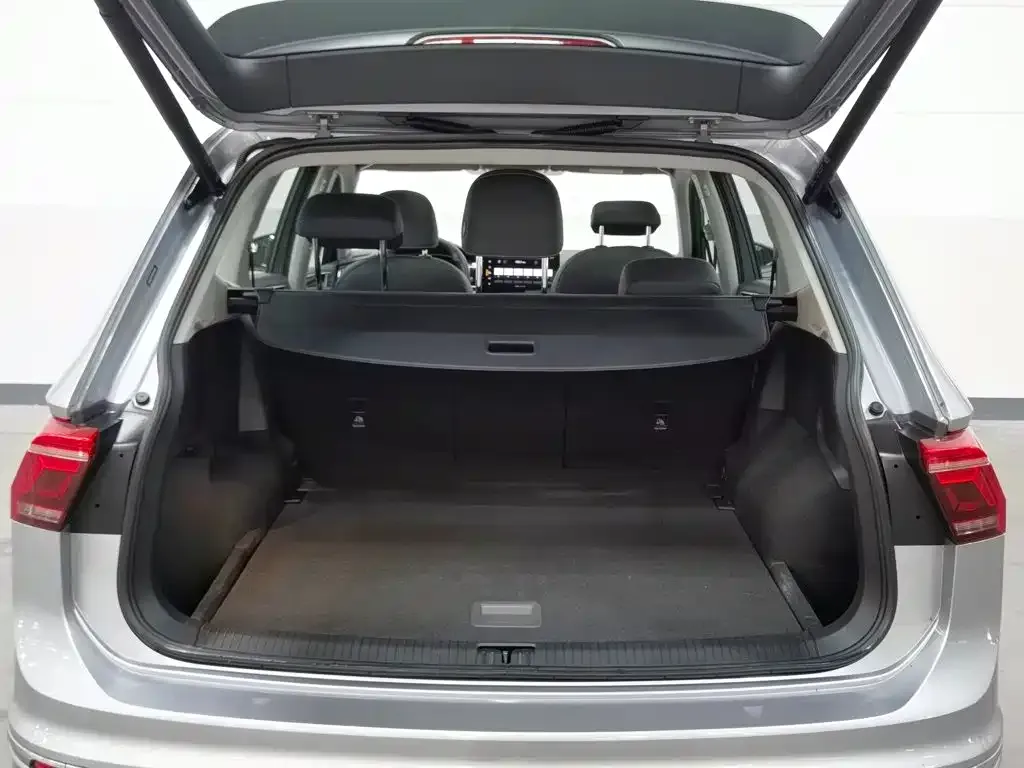 Volkswagen Tiguan L — фото 2