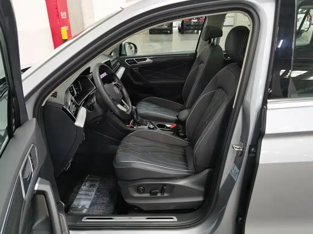 Volkswagen Tiguan L — фото 10