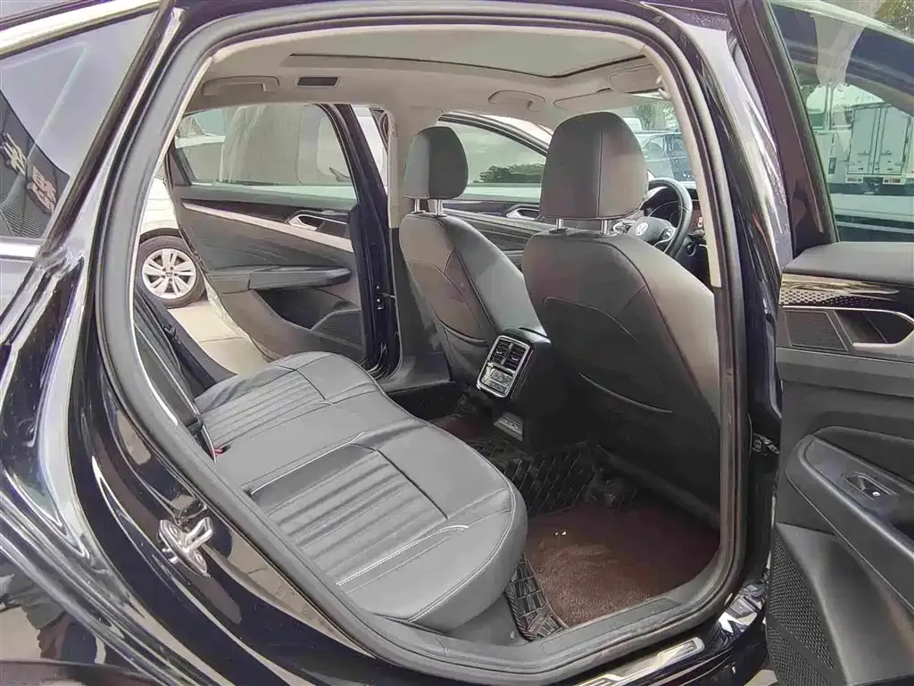 Volkswagen Passat — фото 9