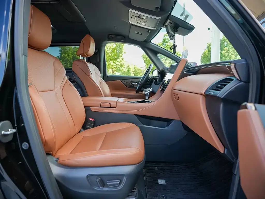 Toyota Alphard — фото 4
