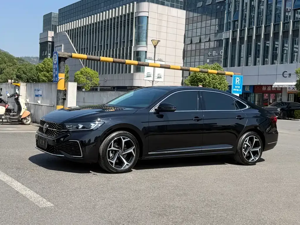 Volkswagen Passat — фото 1