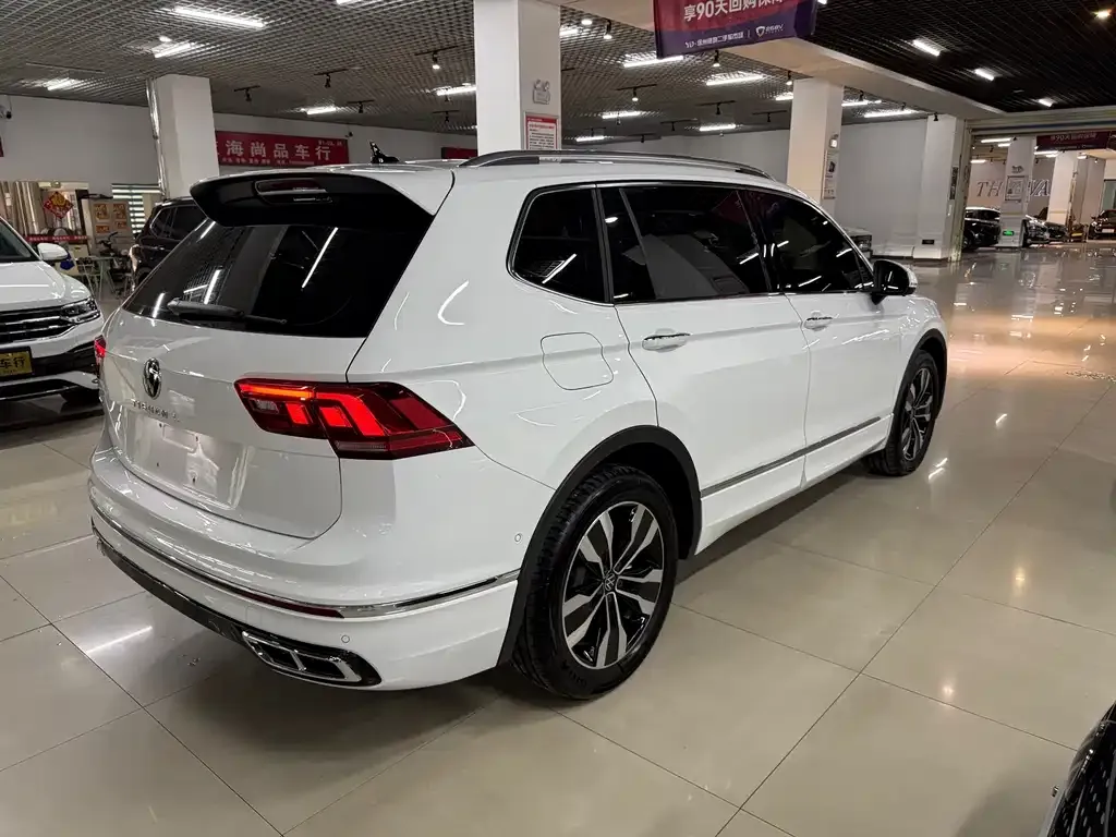 Volkswagen Tiguan L — фото 4