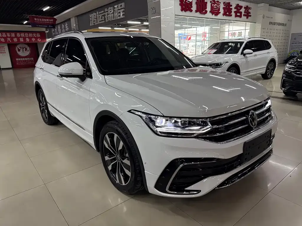 Volkswagen Tiguan L — фото 2