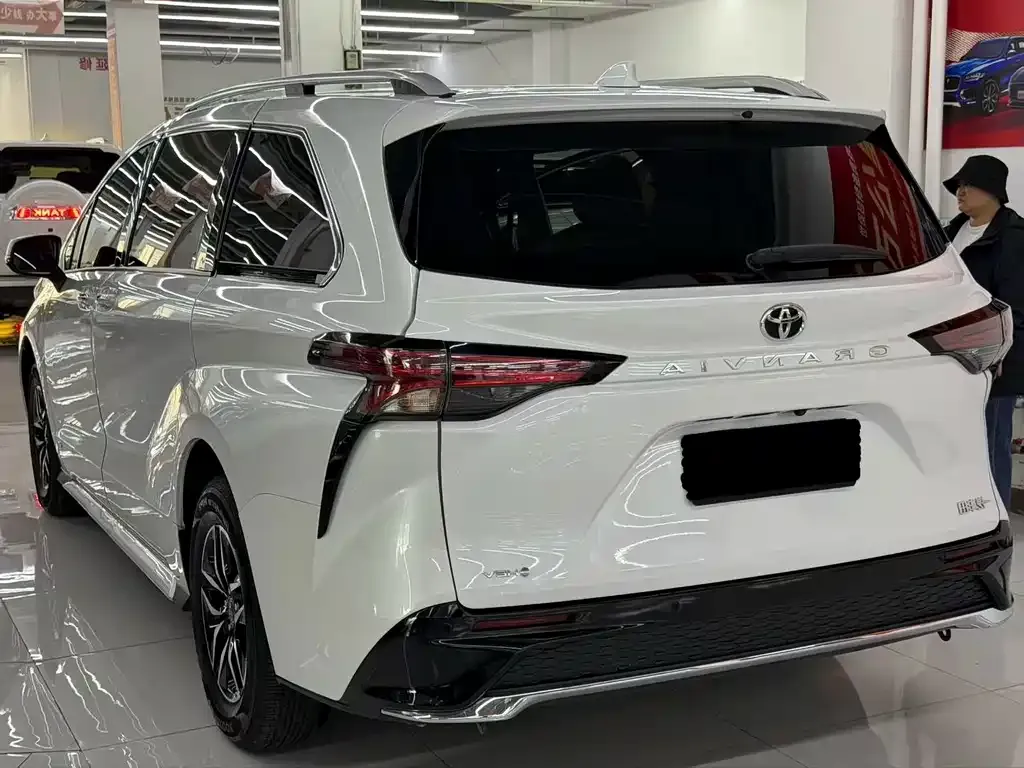 Toyota Granvia — фото 2