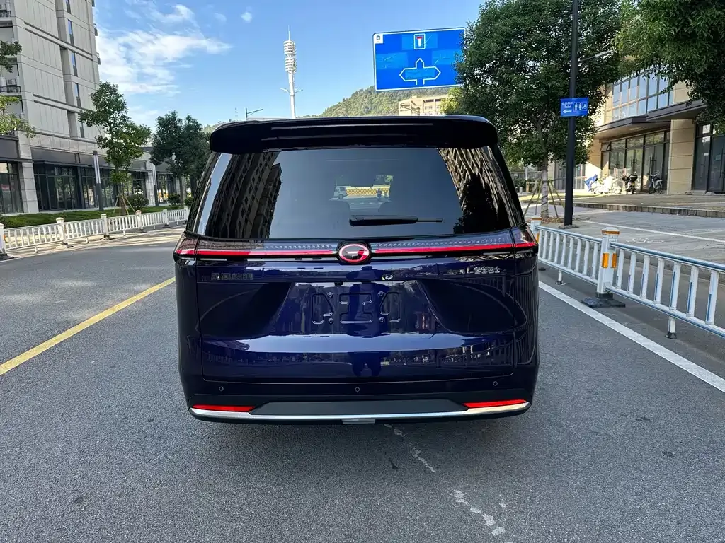 GAC Motor Trumpchi E8 PHEV — фото 9