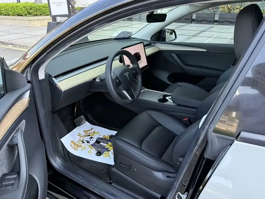 Tesla Model Y — фото 6