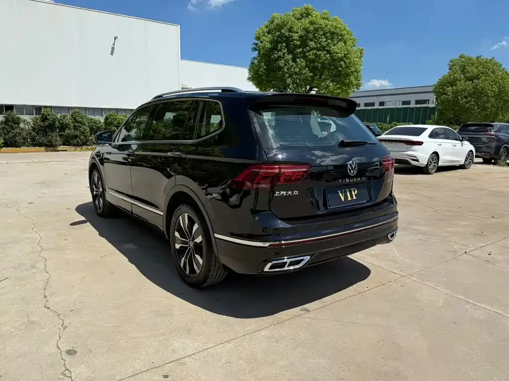 Volkswagen Tiguan L — фото 8