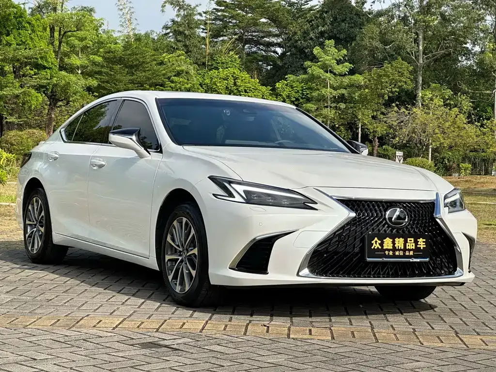 Lexus ES — фото 8