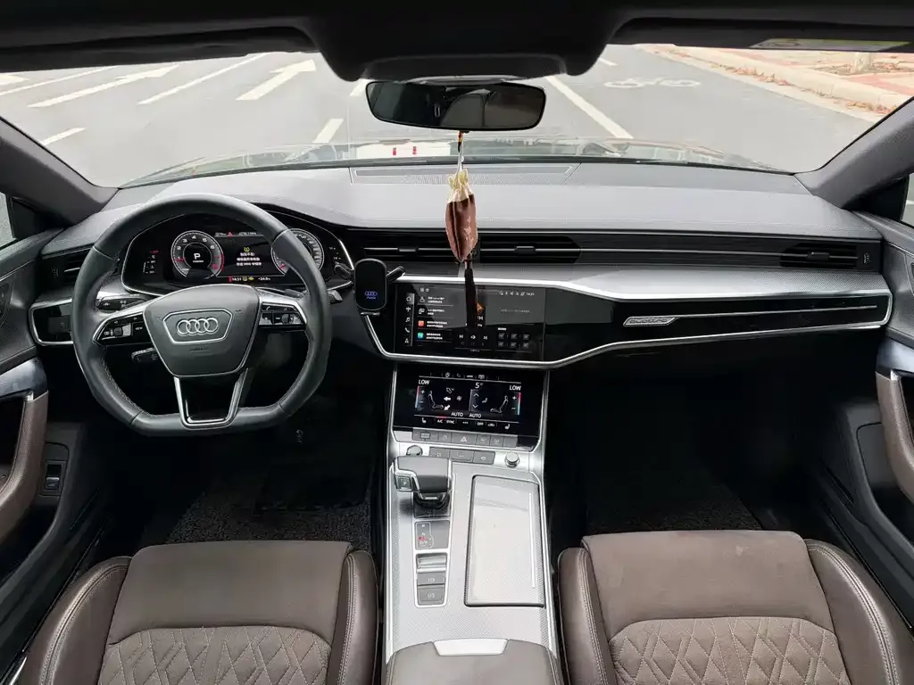 Audi A7L — фото 2