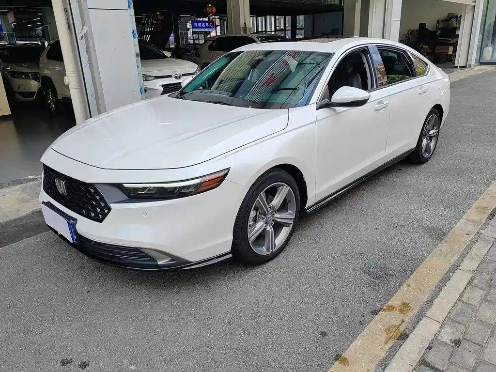 Honda Accord — фото 1