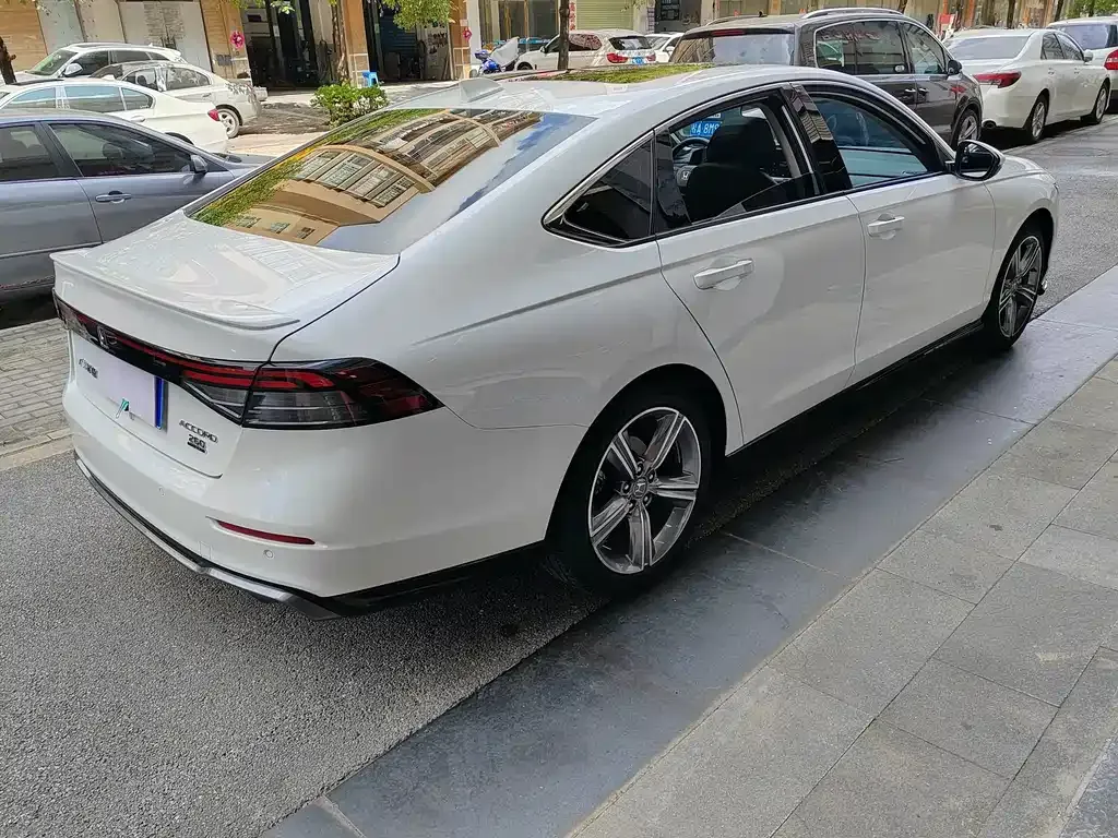 Honda Accord — фото 8