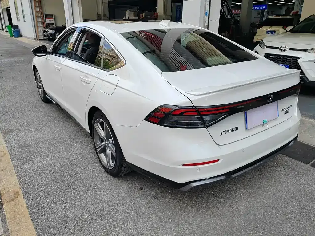 Honda Accord — фото 5