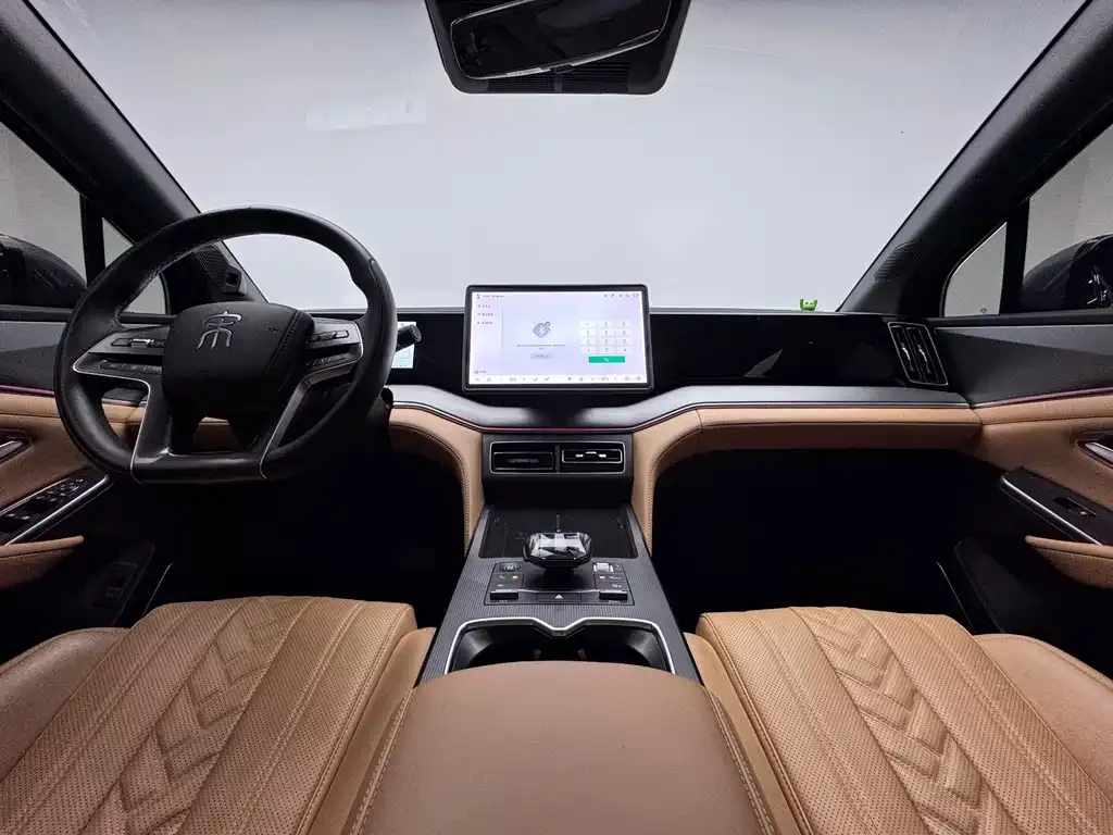 BYD L DM-i — фото 10