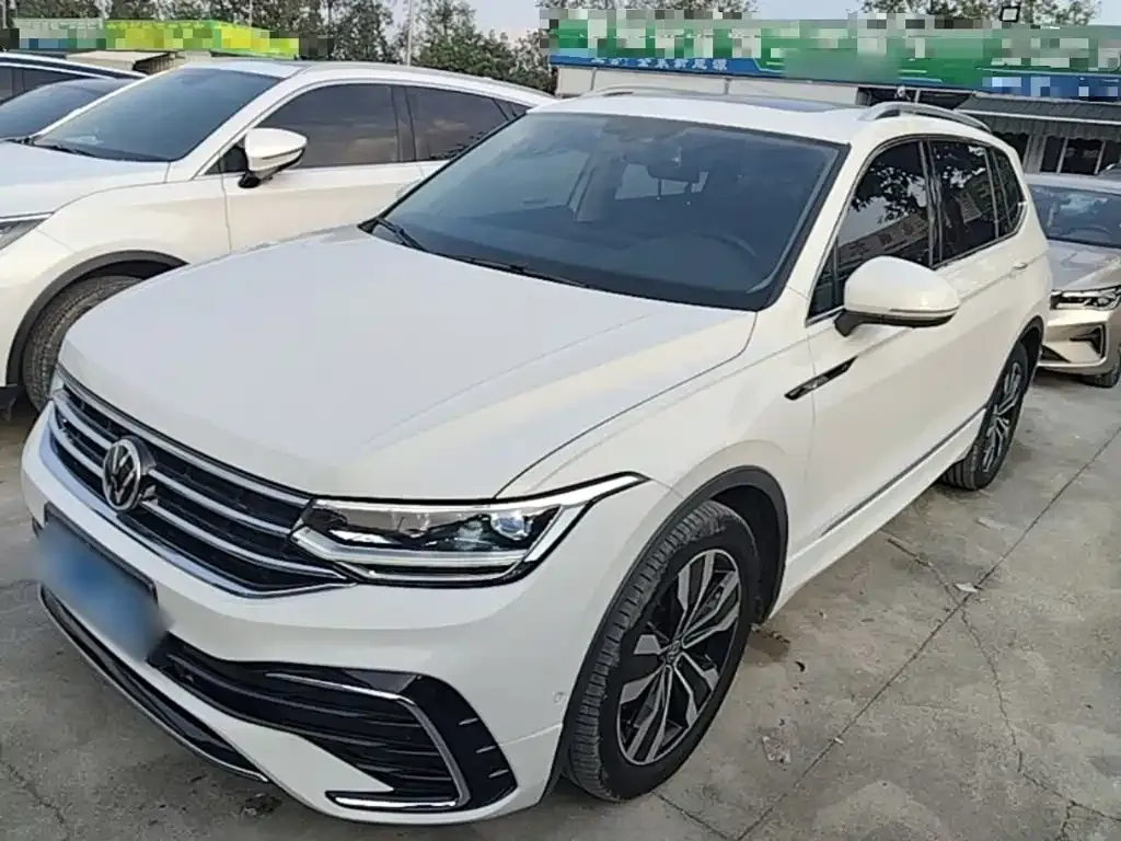 Volkswagen Tiguan L — фото 2