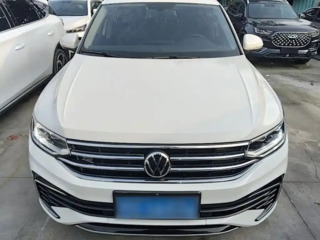 Volkswagen Tiguan L — фото 8