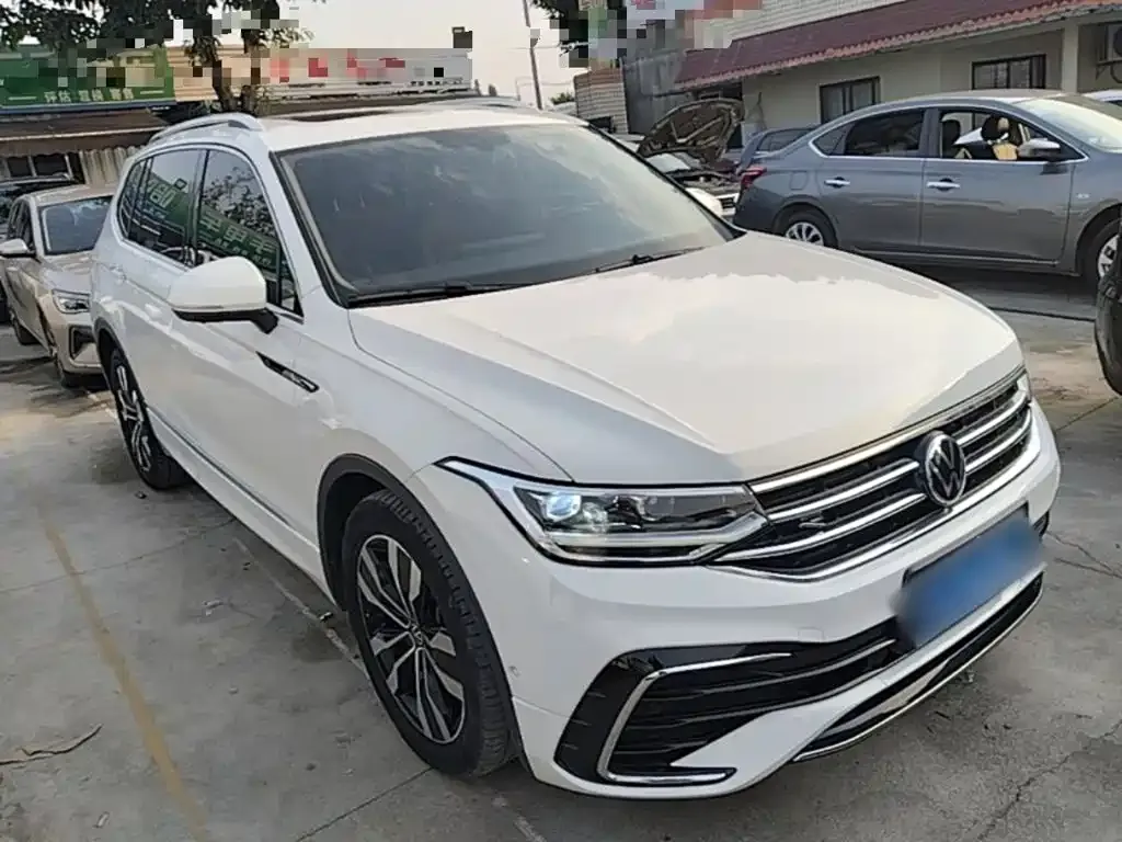 Volkswagen Tiguan L — фото 7