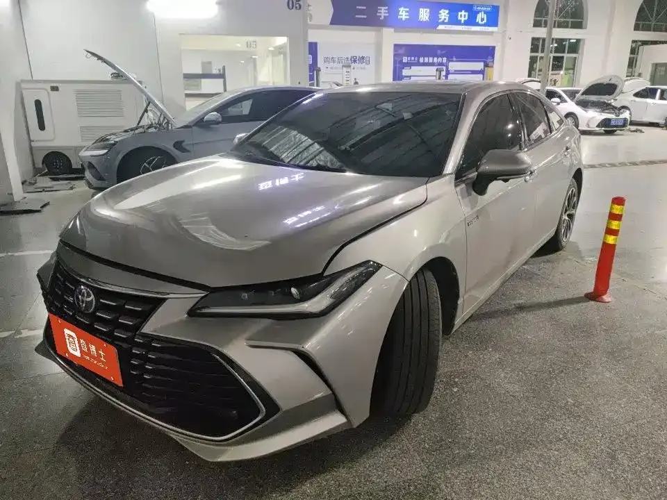 Toyota Avalon — фото 1