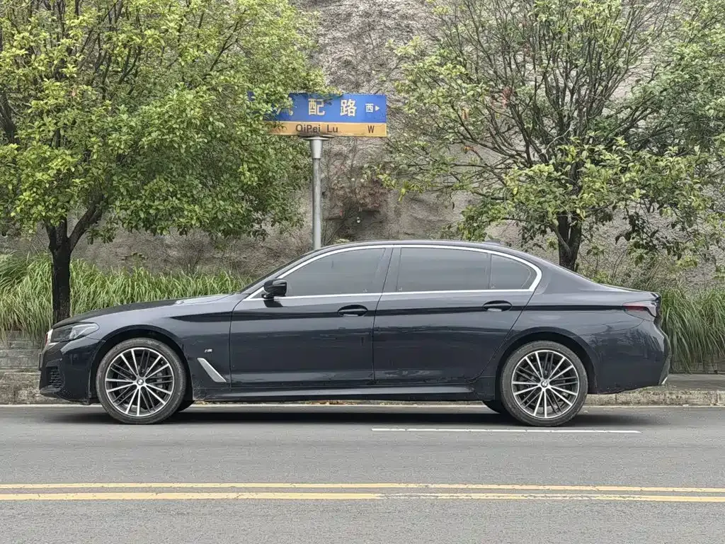 BMW 5 Series — фото 9