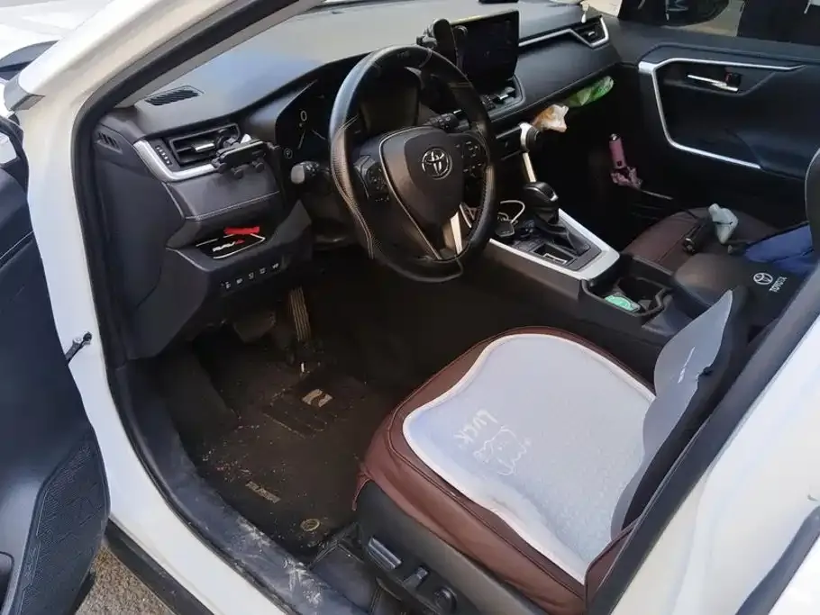 Toyota RAV4 — фото 3