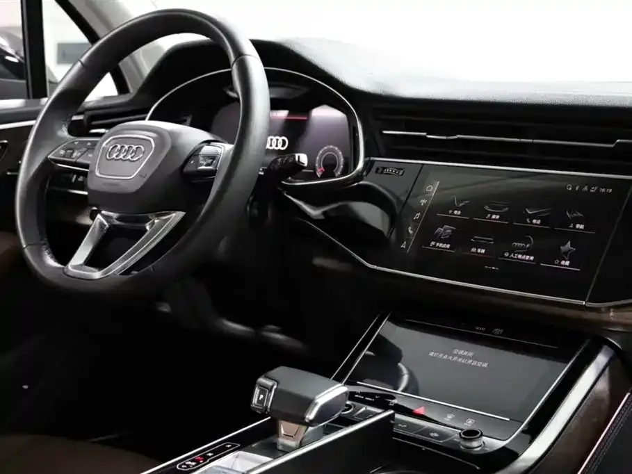 Audi Q7 — фото 10