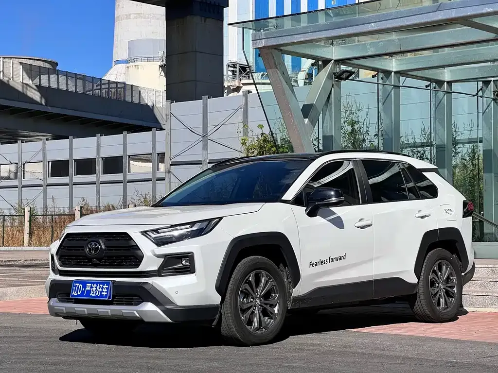Toyota RAV4 — фото 1