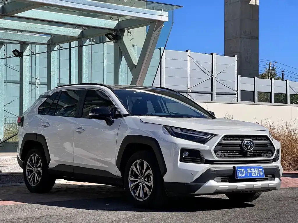 Toyota RAV4 — фото 3