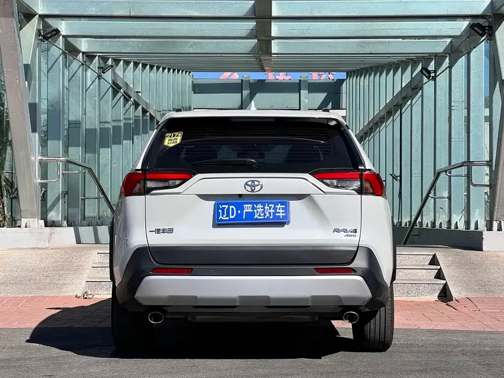 Toyota RAV4 — фото 4