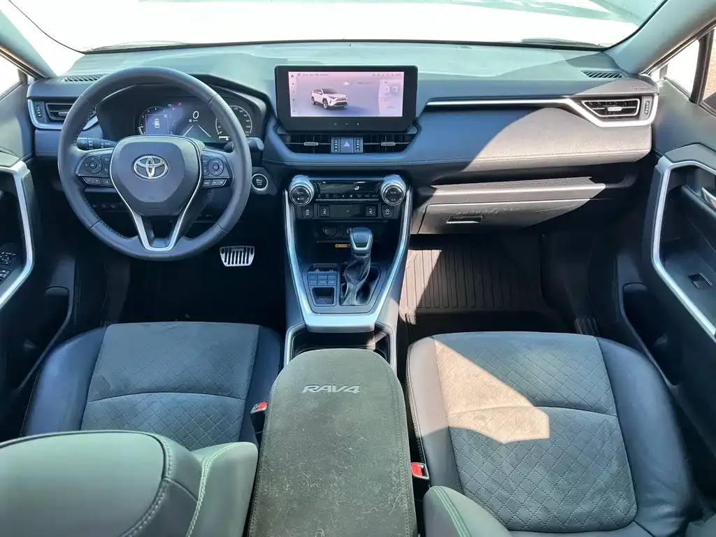 Toyota RAV4 — фото 7