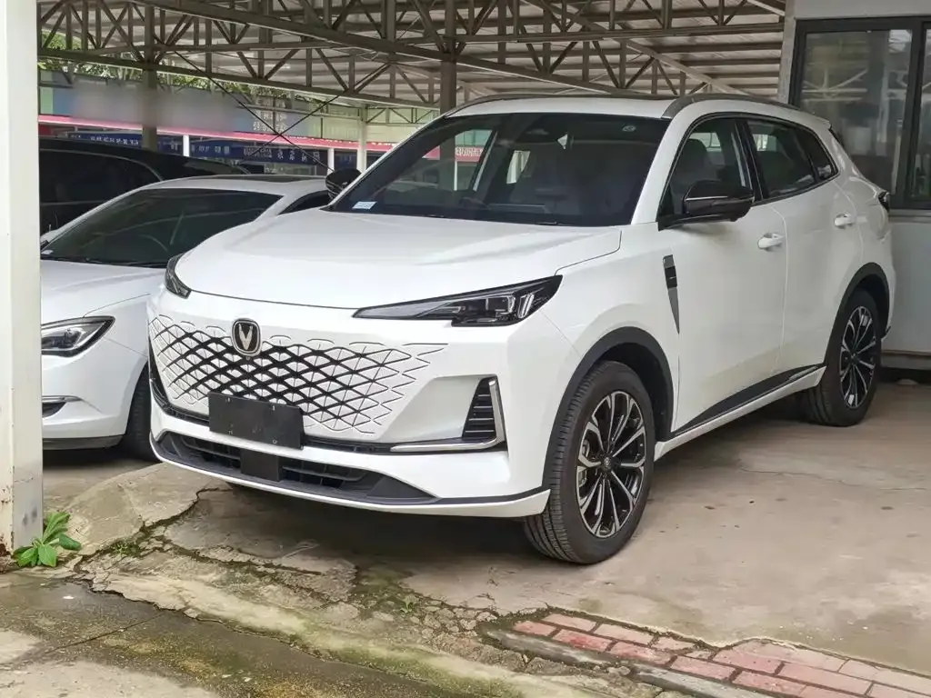 Changan CS55PLUS PHEV — фото 1