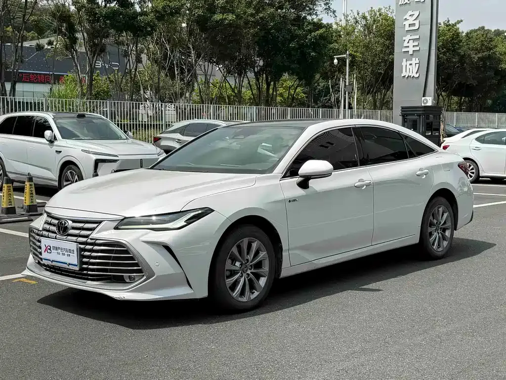 Toyota Avalon — фото 1