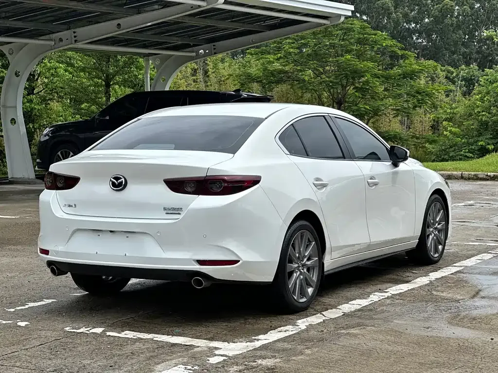 Mazda 3 Axela — фото 10