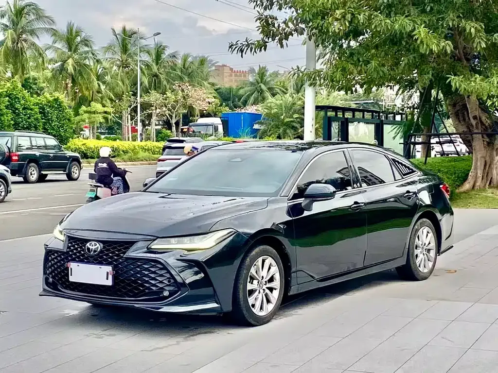 Toyota Avalon — фото 1