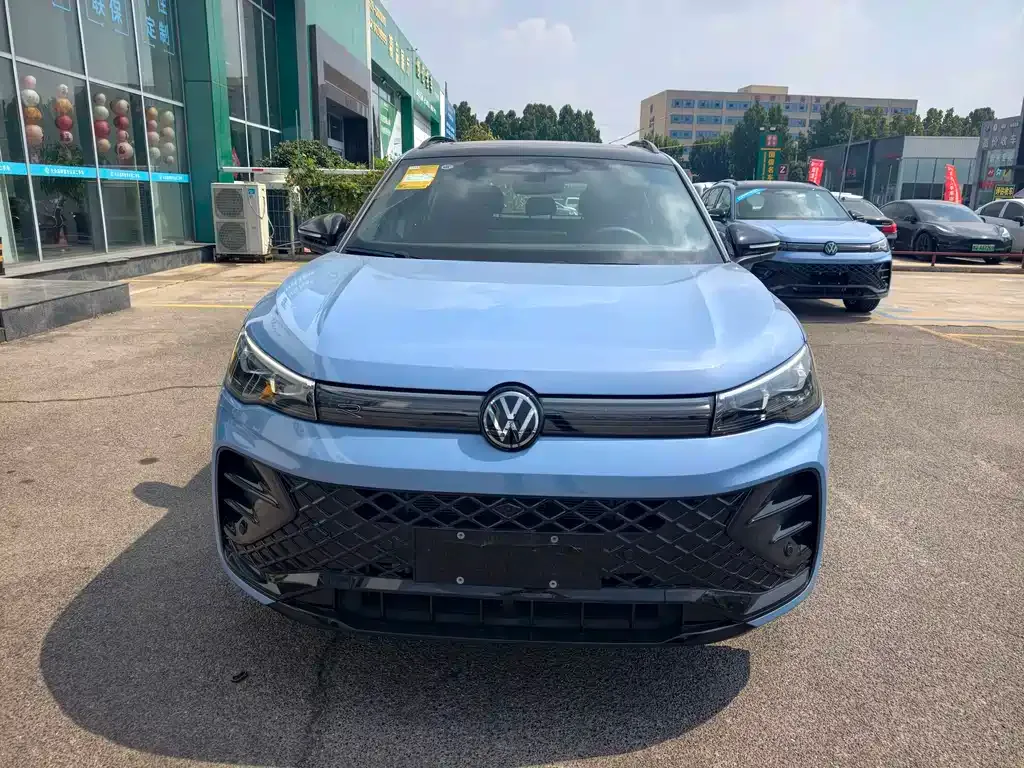 Volkswagen Tiguan L — фото 6