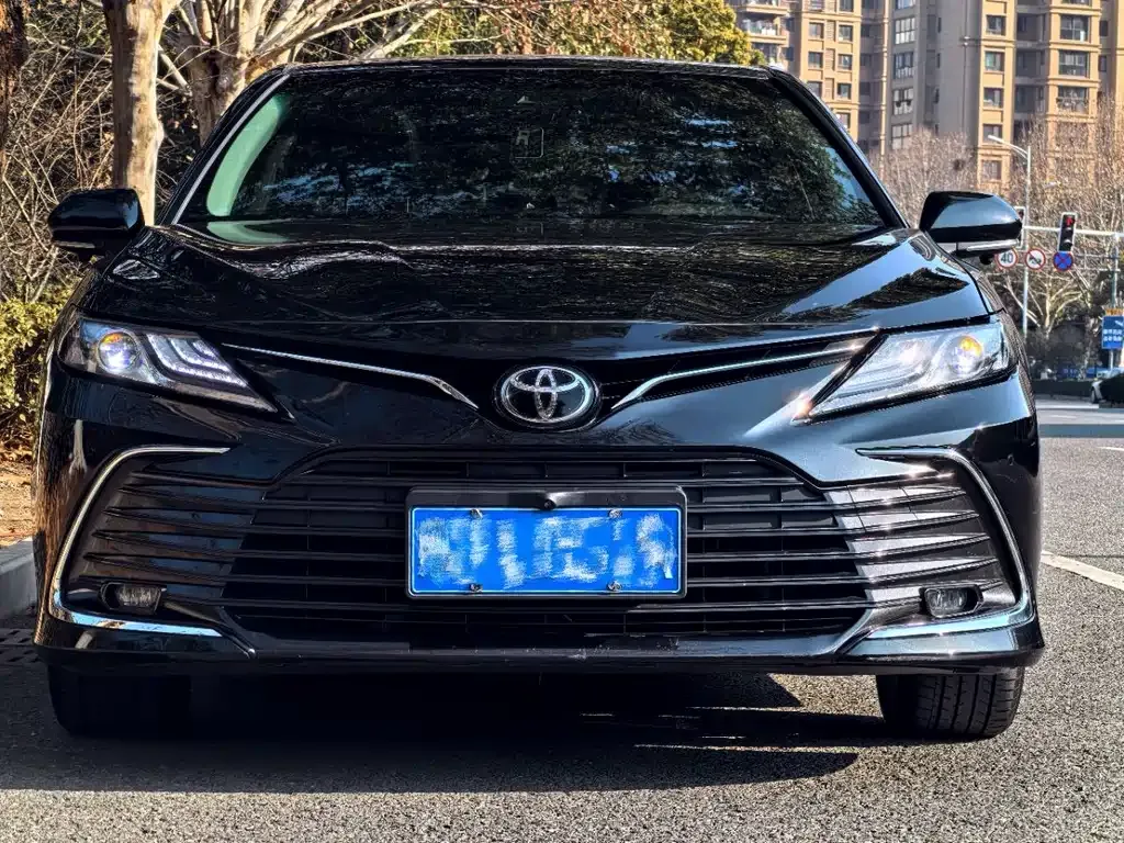 Toyota Camry — фото 5