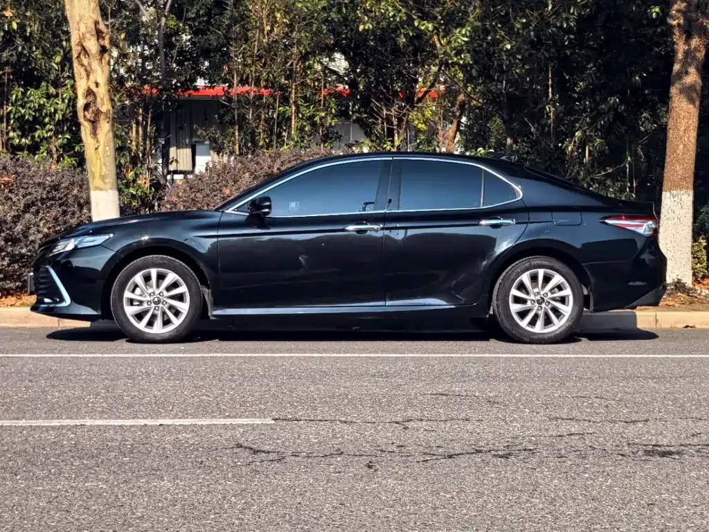 Toyota Camry — фото 4
