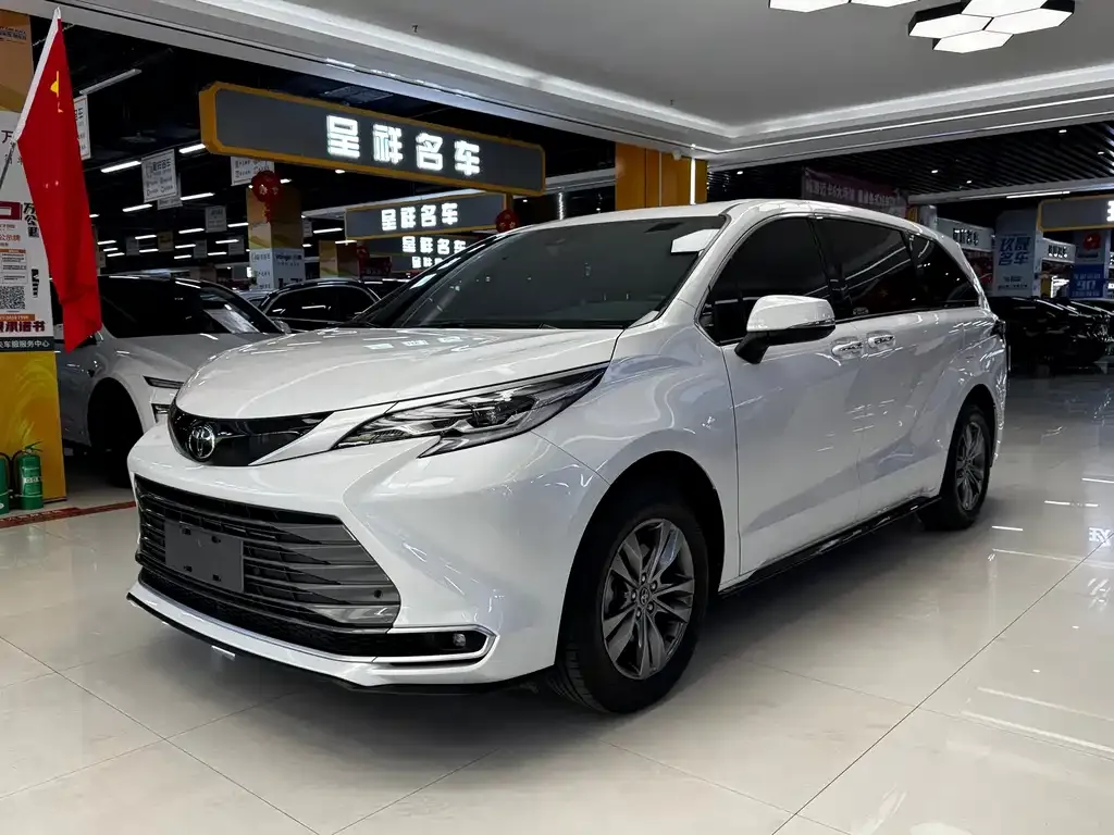 Toyota Sienna — фото 1